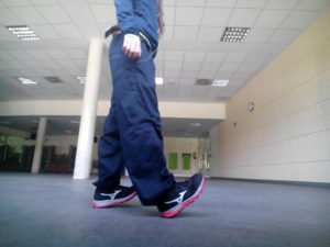 ejercicios de equilibrio caminar con talones